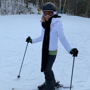 🌸❄️🪽 Hollister White Ski Jacket for Women🤍🩷